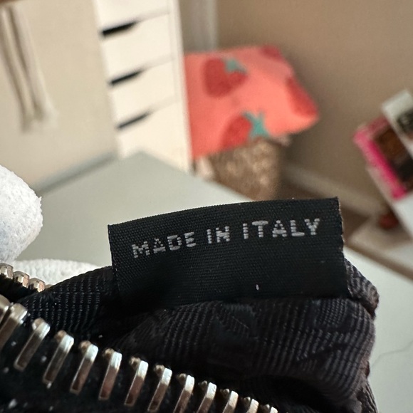 ❌SOLD ❌PRADA Tessuto Vela Grommet Wristlet Bag - Picture 9 of 10